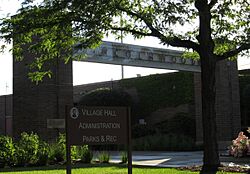 Lincolnwood Village Hall, Lincolnwood, Illinois (9181752202).jpg