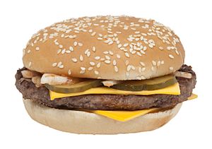 Archivo:McDonald's Quarter Pounder with Cheese, United States