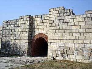 Archivo:Pliska - Gate
