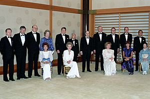 Archivo:President Ronald Reagan at the formal dinner during the G-7 Economic Summit