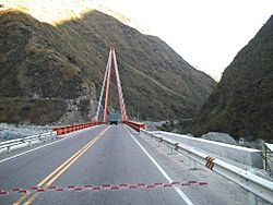 Archivo:Puente Yanango - panoramio