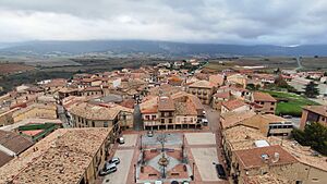 Archivo:Quinta fachada de Elvillar desde la Iglesia de La Asunción de Nuestra Señora