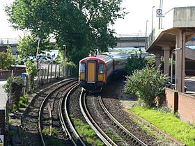 Tren de la South Western Main Line en Poole.