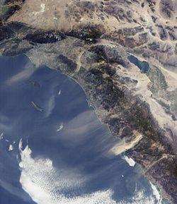 Archivo:Santa Ana winds - satellite image