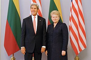 Archivo:Secretary Kerry Meets With Lithuanian President Dalia Grybauskaitė (2)