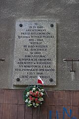 Archivo:Tablica Witold Pilecki (Aleja Wojska Polskiego 40 w Warszawie) (2)