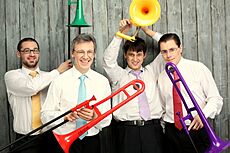 Archivo:The Trombone Show (color)