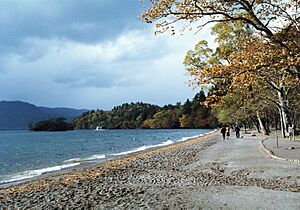 Archivo:TowadakoShoreline