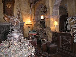 Archivo:Tower of Terror lobby and desk