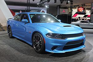 Archivo:2015 Dodge Charger SRT 392 with Scat Pack
