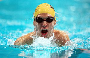 Archivo:211000 - Swimming 200m medley SM8 Ben Austin silver action - 3b - 2000 Sydney event photo
