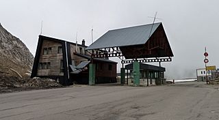 Ancien poste frontière au col du Pourtalet (côté espagnol).jpg