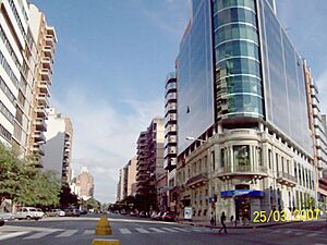 Archivo:Av. Yrigoyen - Cordoba, Argentina