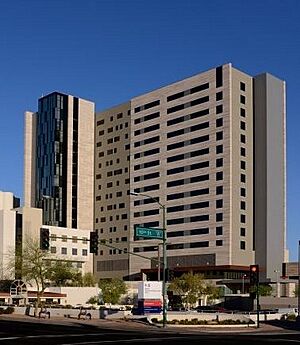 Archivo:Banner University Medical Tower
