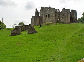 Archivo:Barden Tower from the north - geograph.org.uk - 823484