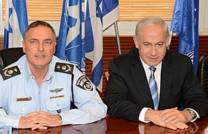 Archivo:Benjamin Netanyahu and Yohanan Danino 2012