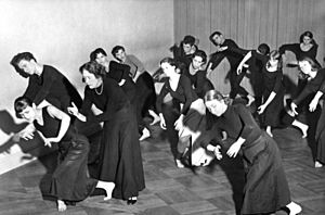 Archivo:Bundesarchiv B 145 Bild-P047334, Berlin, Mary Wigman-Studio
