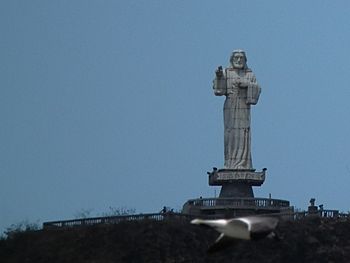 Archivo:Christ of the Mercy statue, San Juan del Sur