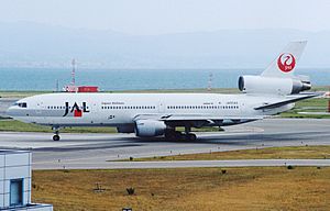 Archivo:DC10-40 JapanAirLine JA8549(20010728KIX)