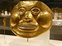 Archivo:Funerary Mask Colombia Ilama (Calima) 5th-1st century BCE Hammered gold