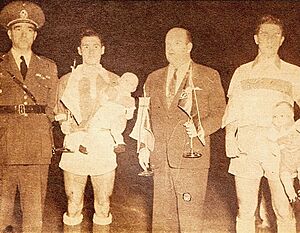 Archivo:Gestido, Sepúlveda, Hughes y Riera, Estadio, 1946-11-09 (182)