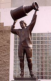 Archivo:Gretzky statue