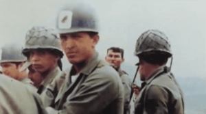 Archivo:Hugo Chávez military