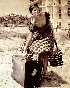 Archivo:La ragazza della valigia Cardinale