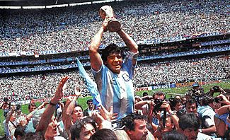 Archivo:Maradona cup azteca