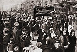 Archivo:Nőnap - Petrográd, 1917.03.08