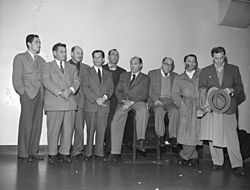Archivo:Nine of the Hollywood 10 charged with contempt of Congress 1947