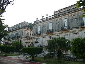 Archivo:Old mansions on the Paseo de Montejo in Mérida (3000721193)