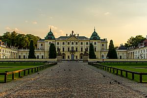 Archivo:Pałac Branickich widok od frontu