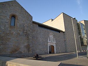Archivo:Pamplona-Archivo de Navarra-palazio-01