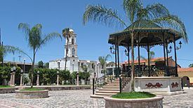 Plaza de Tuxcueca (700px).jpg