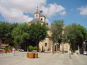 Archivo:Plaza e Iglesia en Arganda del Rey