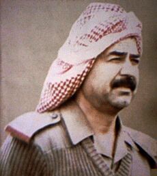 Archivo:Saddam Hussein 1982