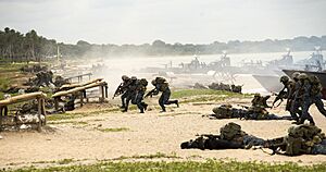 Archivo:Sri Lankan Marines Assault Beach at Sri Lankan Naval Satation in Mullikulum, Sri Lanka, Feb. 27, 2017
