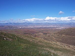 Archivo:Valle del Iregua visto desde Clavijo