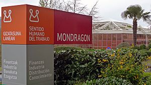 Archivo:Viaje a la Corporación Mondragón en el País Vasco