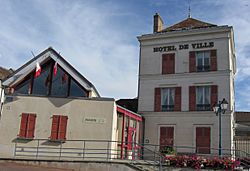 Villeneuve-la-Guyard mairie.jpg