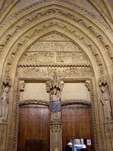 Archivo:Vitoria - Catedral Vieja, portico 11