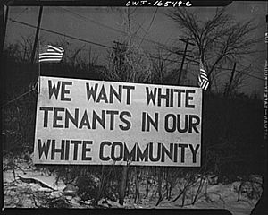 Archivo:White sign racial hatred.