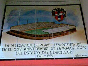 Archivo:2007-08-03 Cuadro Estadio Levante