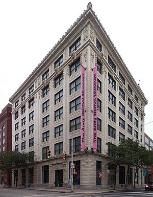 Archivo:Andy Warhol Museum, Pittsburgh, 2015-06-17, 01