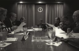 Archivo:Bosnia meeting in the Situation Room - Flickr - The Central Intelligence Agency (1)