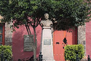 Archivo:Busto a Colosio en Metepec