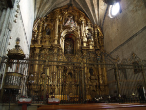 Archivo:Catedral de Coria. Retablo y reja.