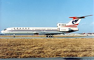 Archivo:China Southwest Airlines Tupolev Tu-154M Maiwald