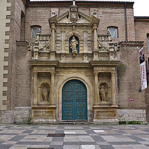 Archivo:Convento de las Comendadoras de Santa Cruz (Valladolid). Portada